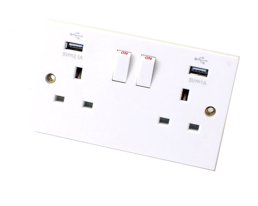2 Gang Switched Double Socket Faceplate With 2 Usb Sockets White
